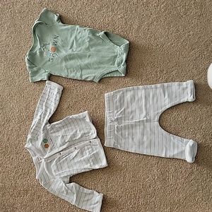 Gender neutral 0-3 months outfit